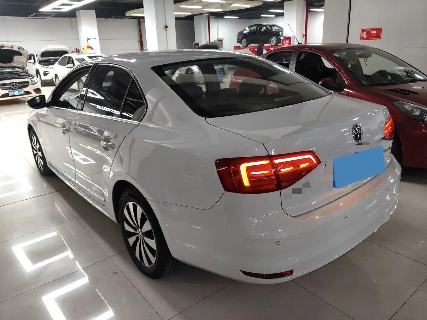 2018 VOLKSWAGEN SAGITAR thumbnail 3