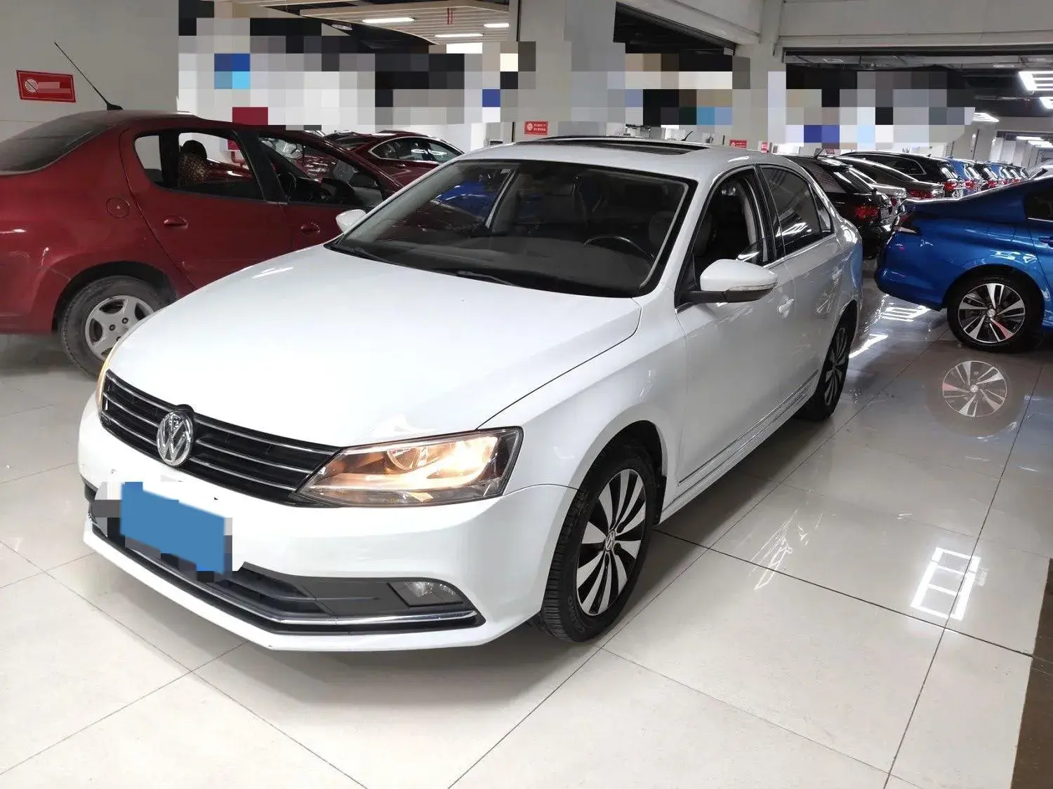 2018 VOLKSWAGEN SAGITAR view 1