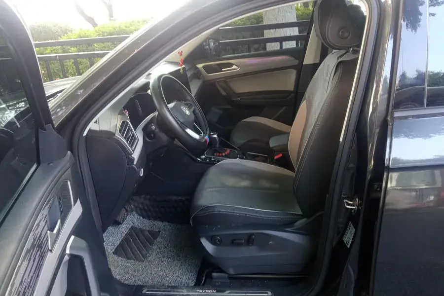 2023 VOLKSWAGEN TAYRON thumbnail 4