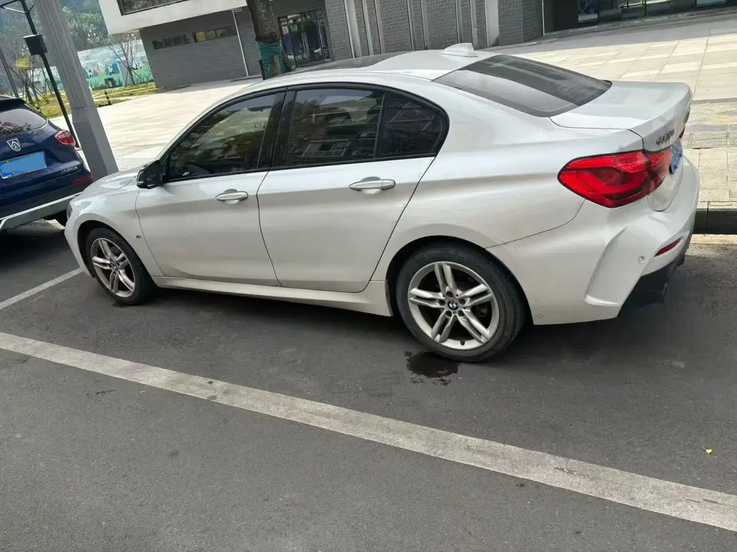 2022 BMW 1 thumbnail 3