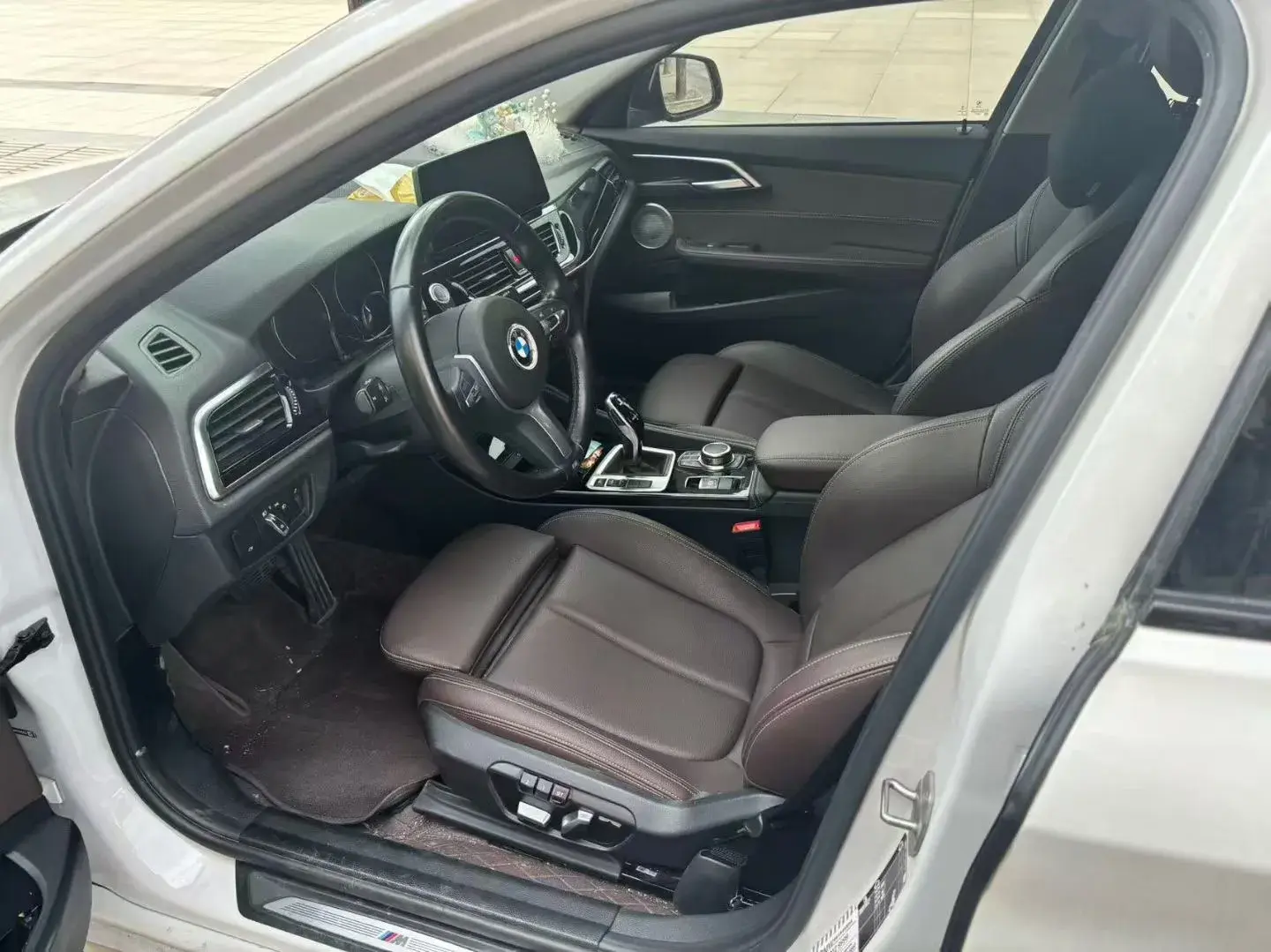 2022 BMW 1 thumbnail 4