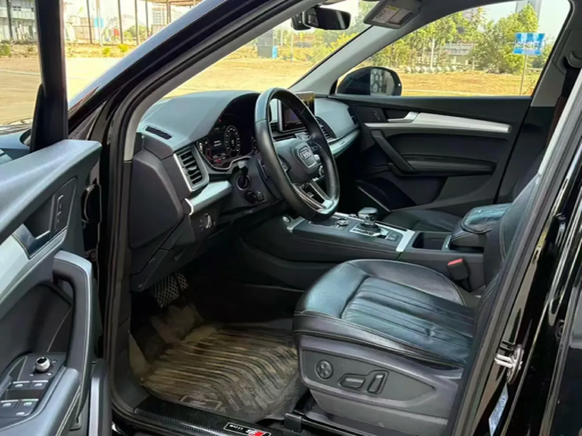 2020 Audi Q5L 2.0T 190HP L4 7DCT,autocango,china used car exporter,china ev exporter,chinese used car exporter,chinese used ev exporter