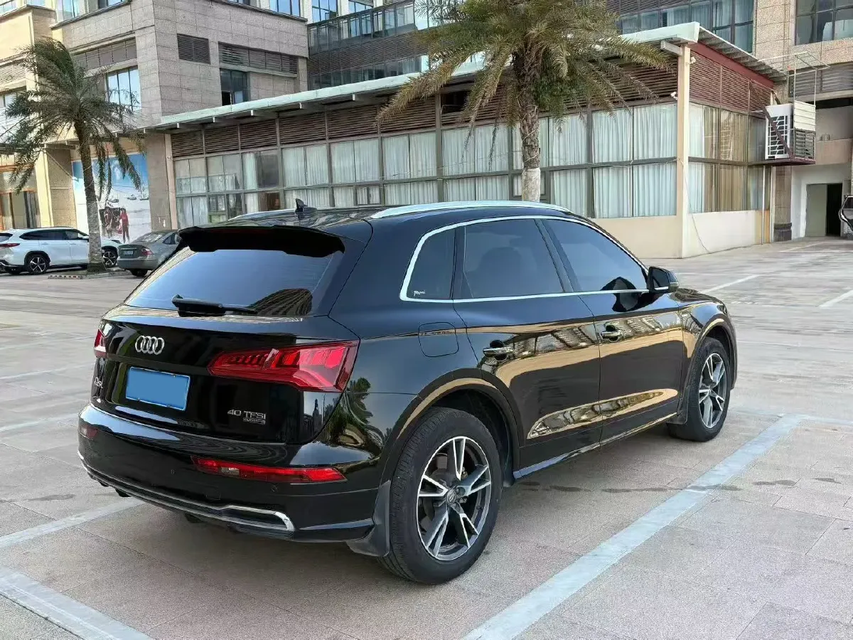 2020 Audi Q5L 2.0T 190HP L4 7DCT,autocango,china used car exporter,china ev exporter,chinese used car exporter,chinese used ev exporter