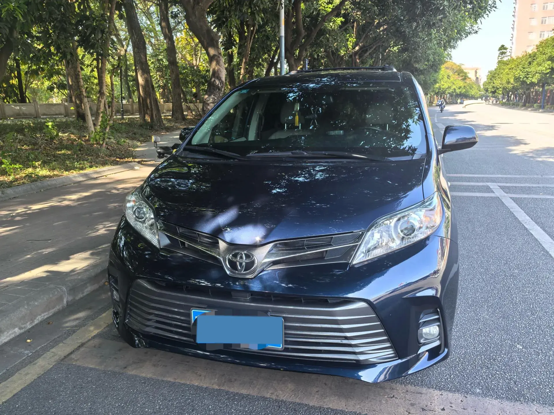 2019 TOYOTA AVALON thumbnail 2