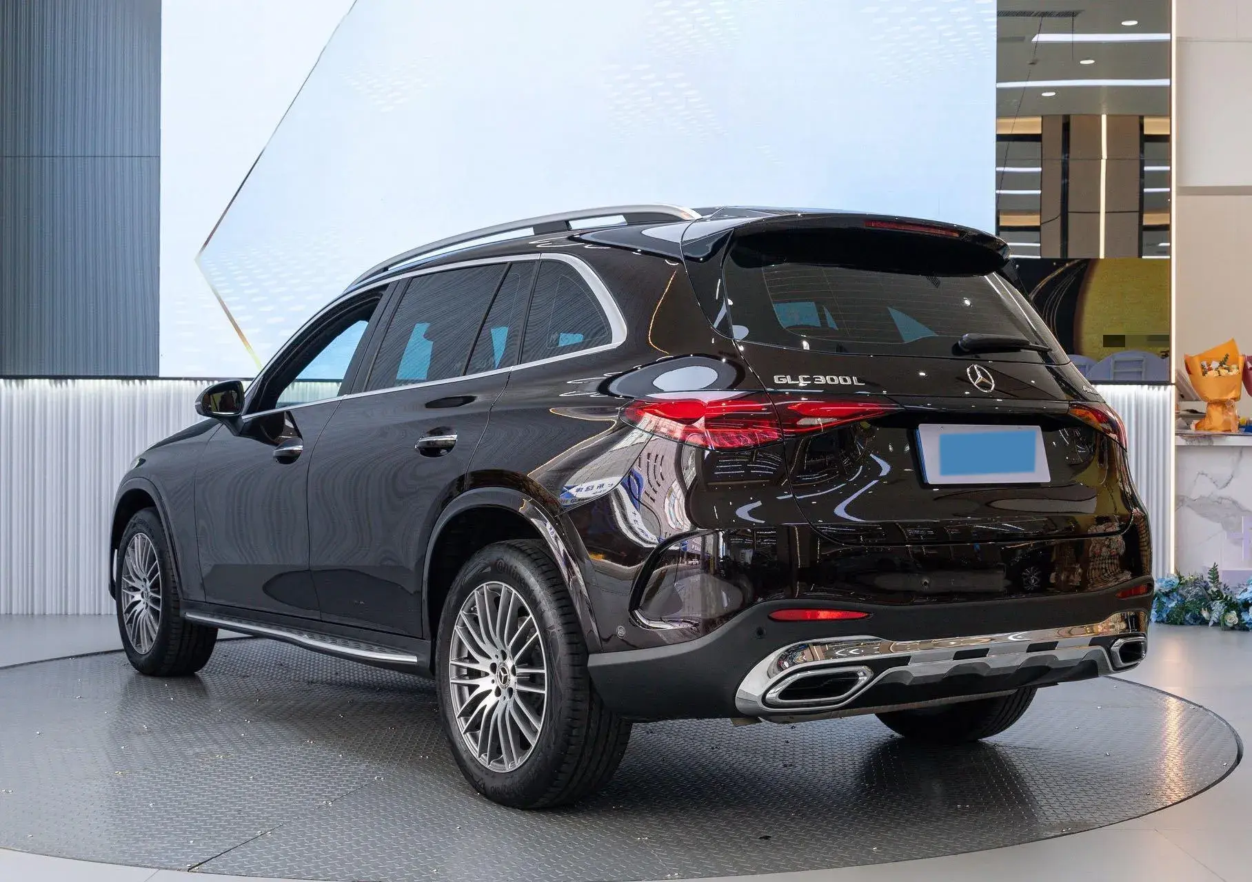 2025 MERCEDES-BENZ GLC thumbnail 3