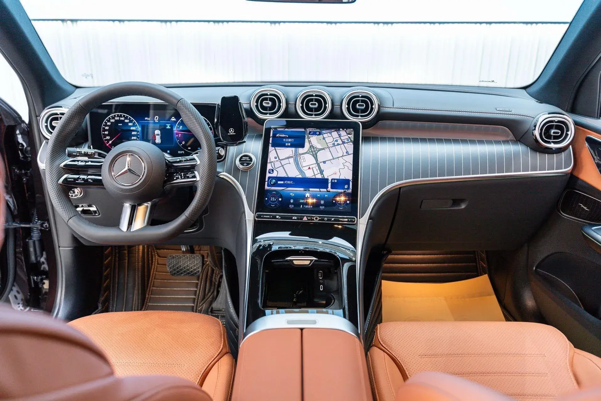 2025 MERCEDES-BENZ GLC thumbnail 4