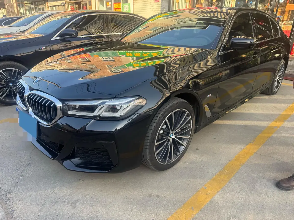 2022 BMW 5 Series 2.0T 252HP L4 8AT