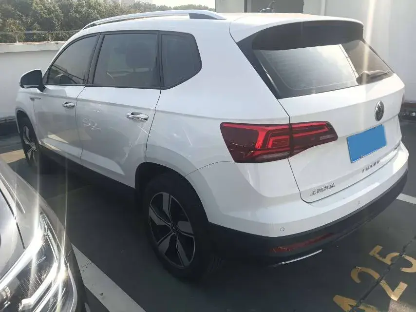 2021 VOLKSWAGEN THARU thumbnail 3