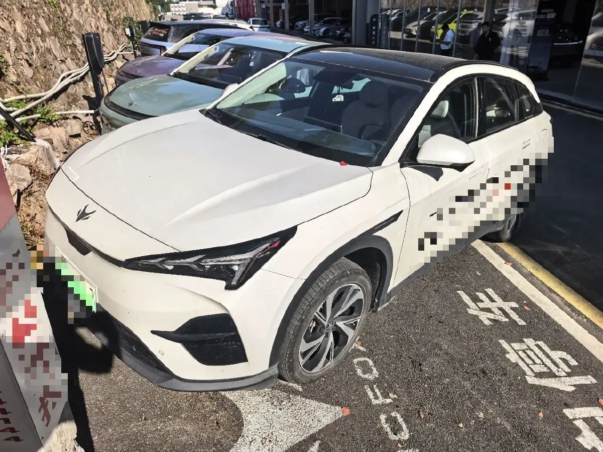 2024 ARCFOX αT5 BEV 65KWH