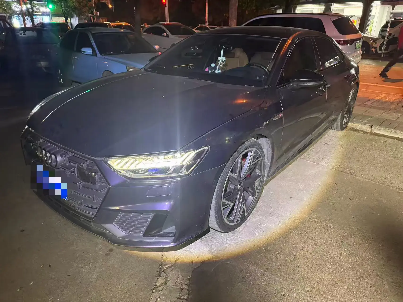 2022 AUDI A7L view 1