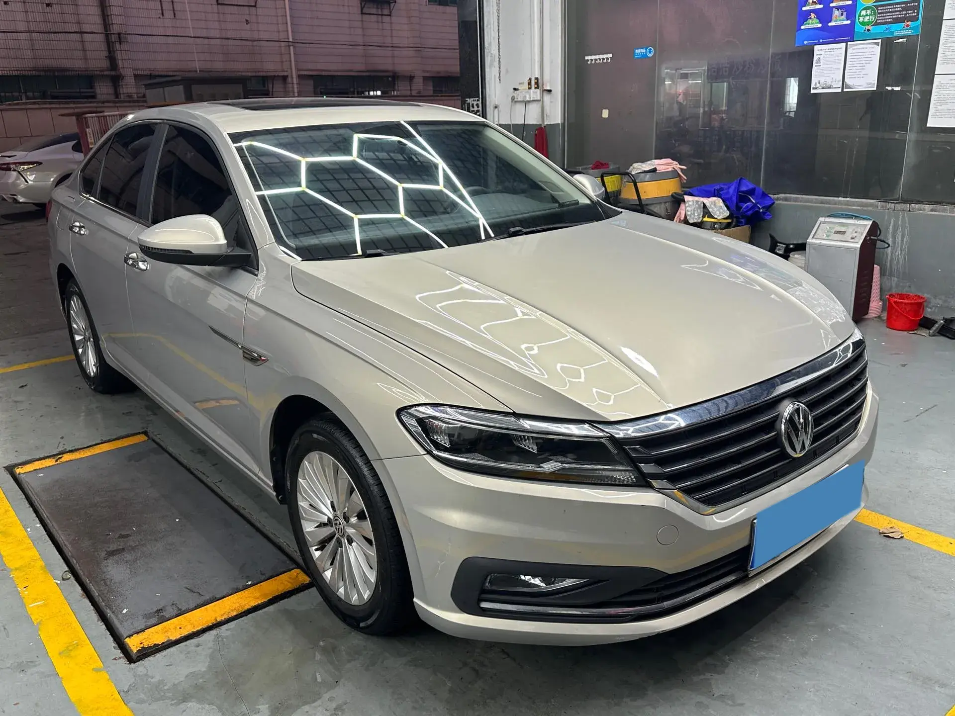 2019 VOLKSWAGEN LAVIDA thumbnail 3