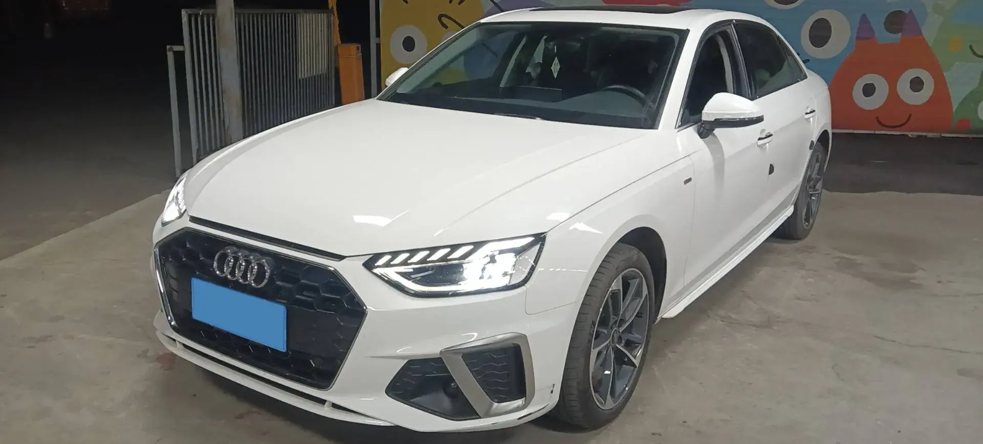 2022 AUDI A4L view 1