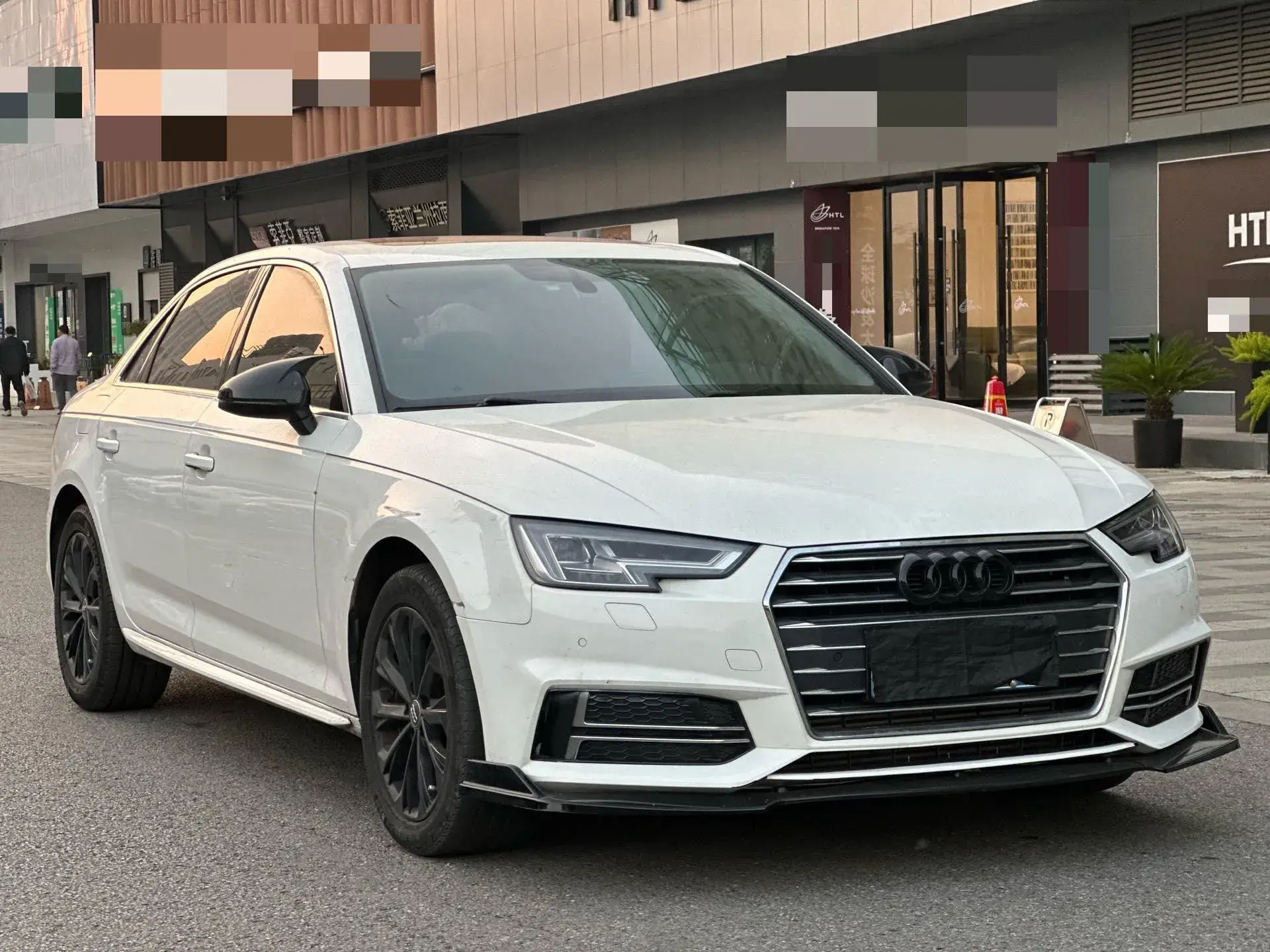 2019 AUDI A4L thumbnail 3