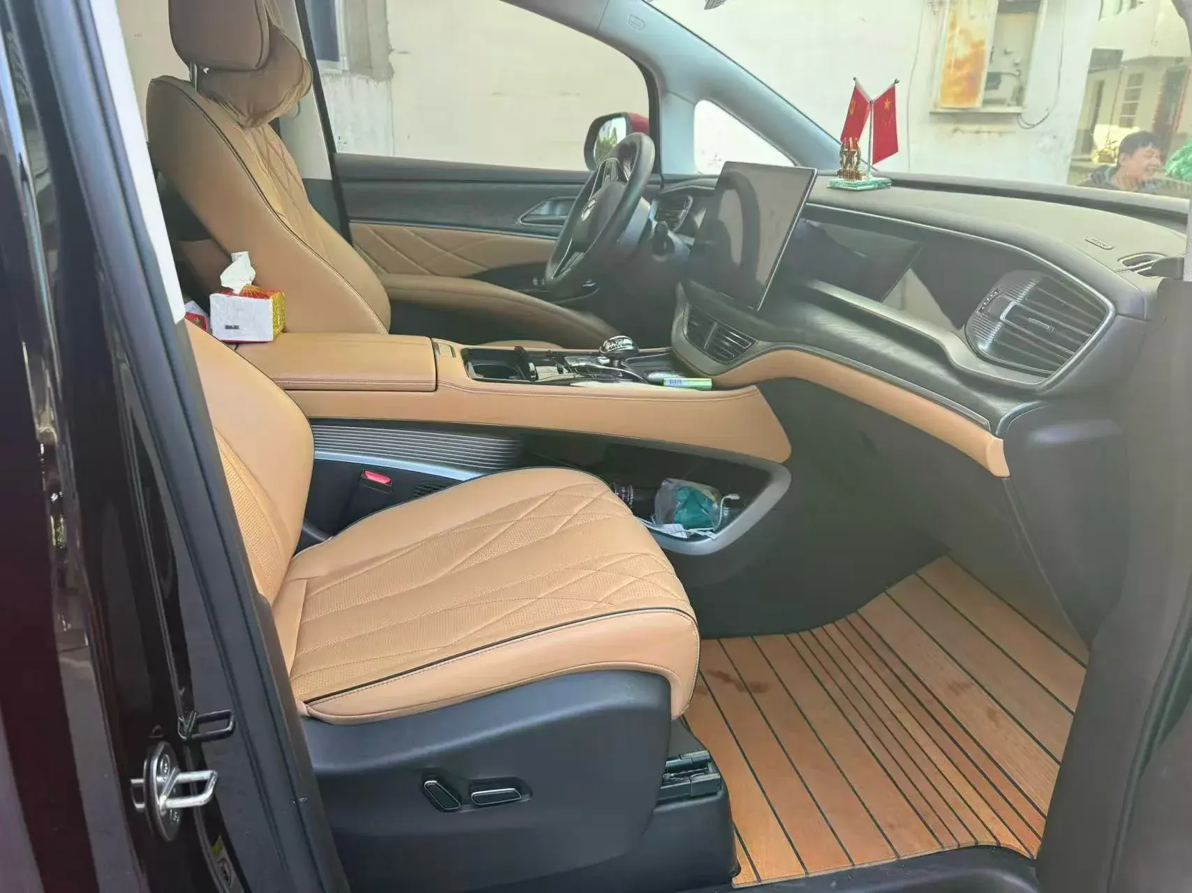 2024 DENZA D9 thumbnail 2