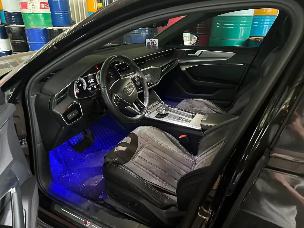 2021 Audi A6L 2.0T 190HP L4 7DCT,autocango,china used car exporter,china ev exporter,chinese used car exporter,chinese used ev exporter