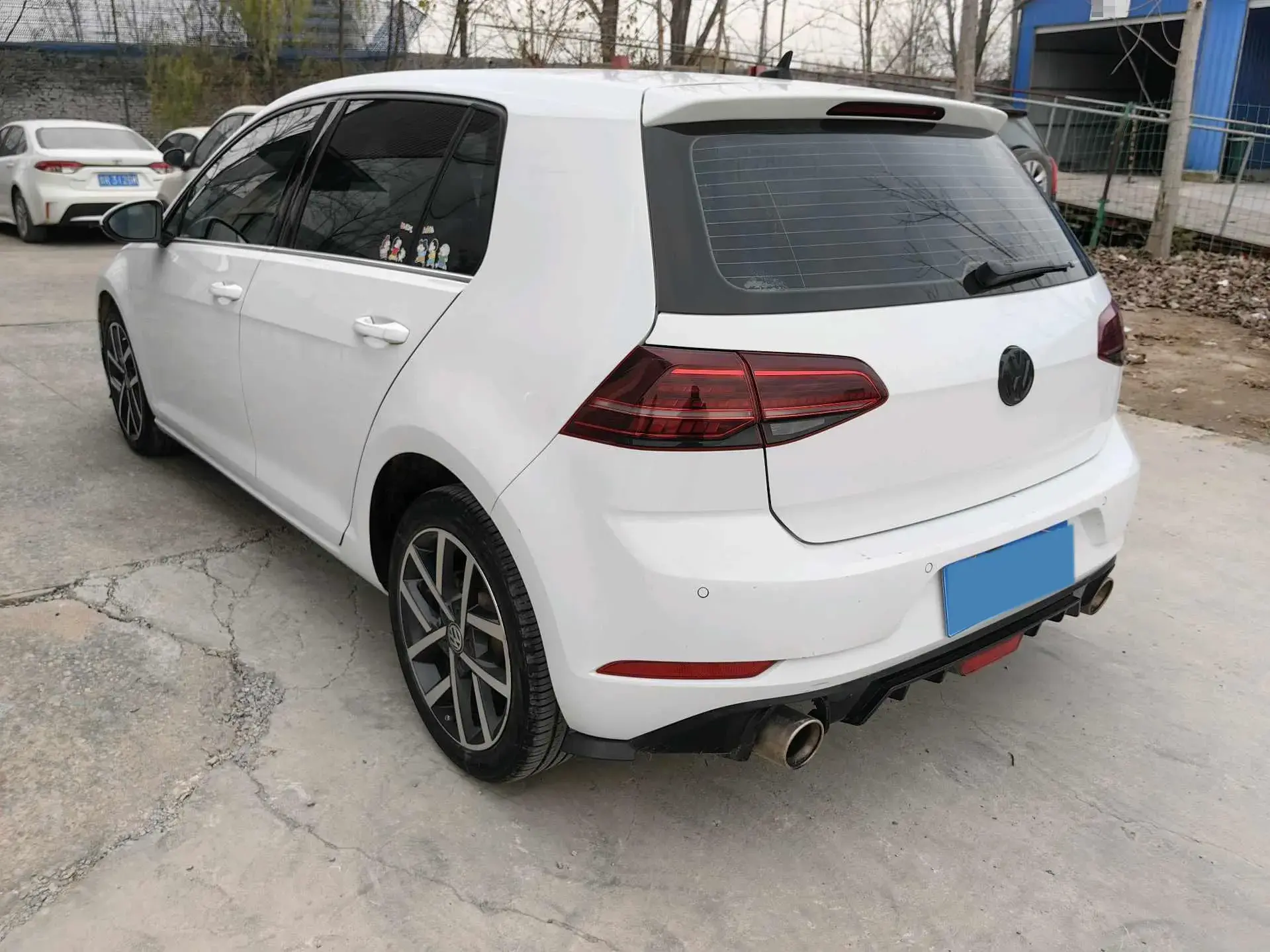 2018 VOLKSWAGEN GOLF thumbnail 3
