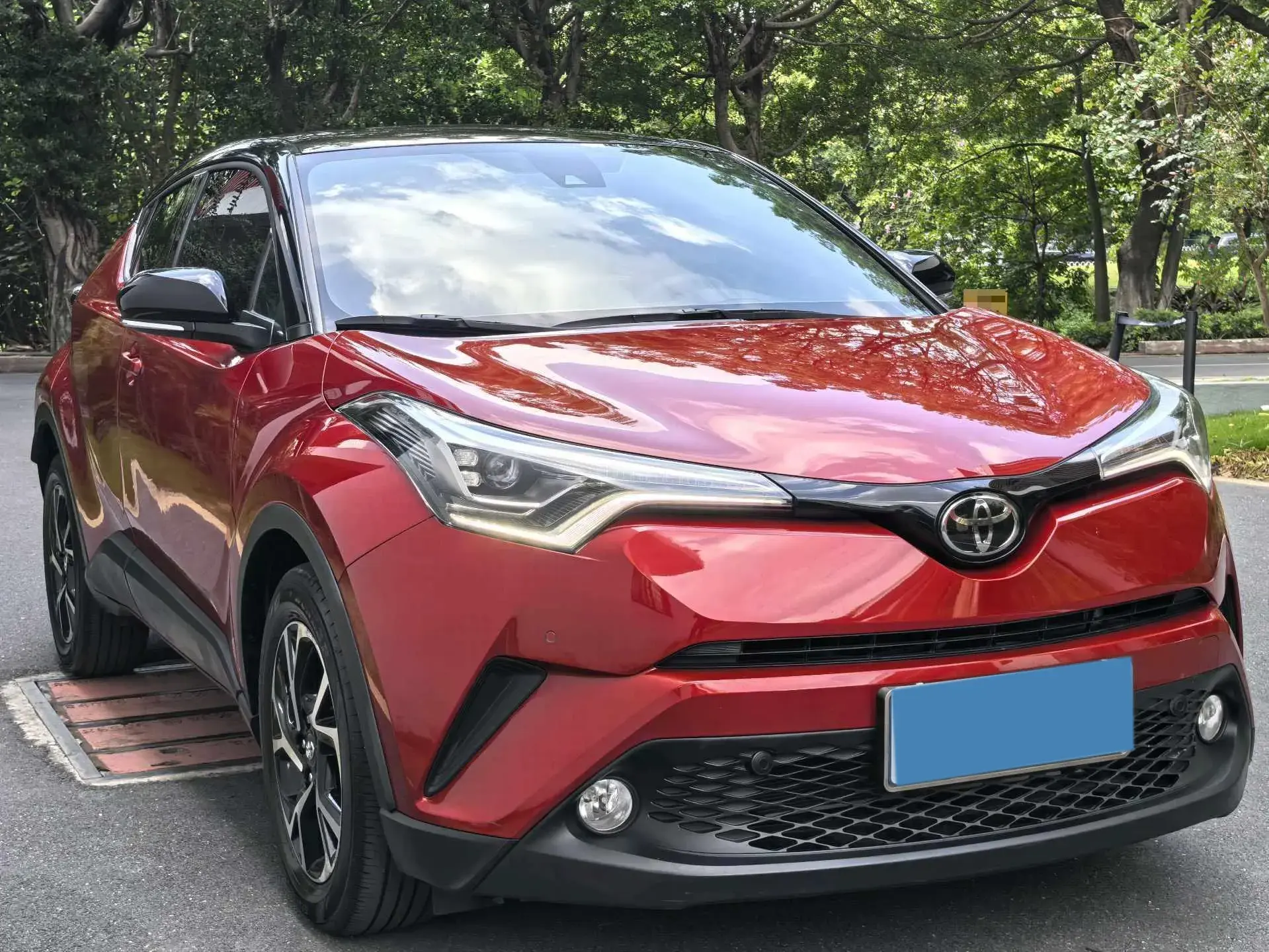 2020 TOYOTA C-HR thumbnail 3