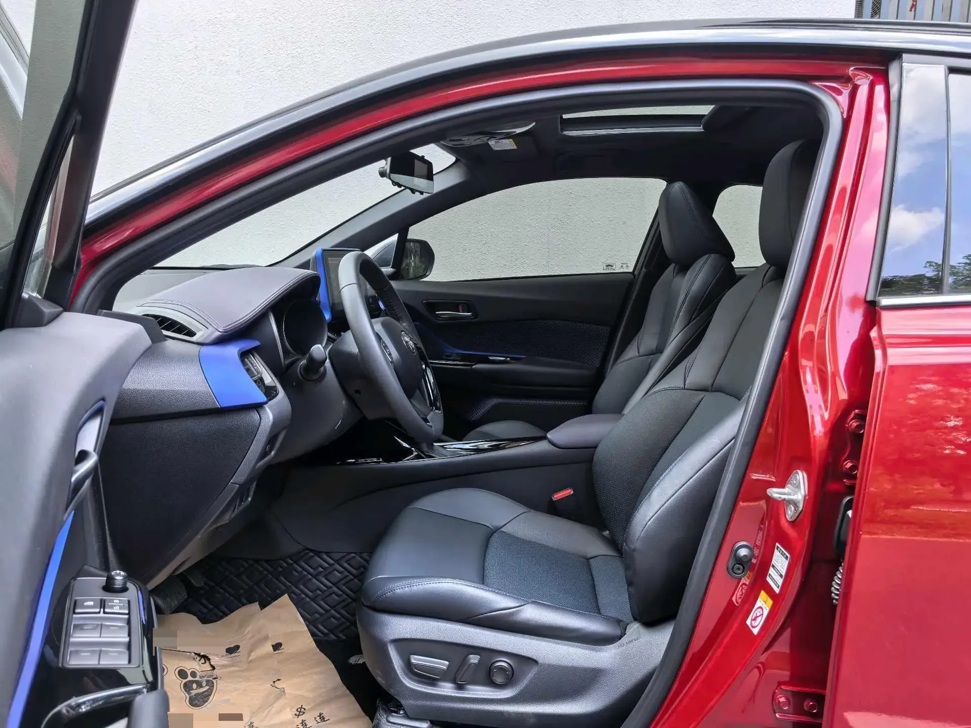 2020 TOYOTA C-HR thumbnail 4