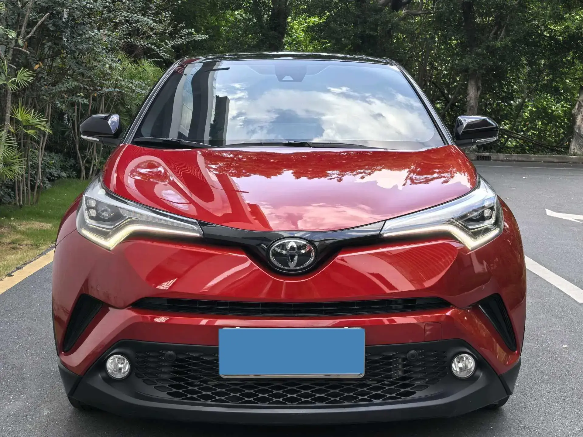 2020 TOYOTA C-HR thumbnail 2