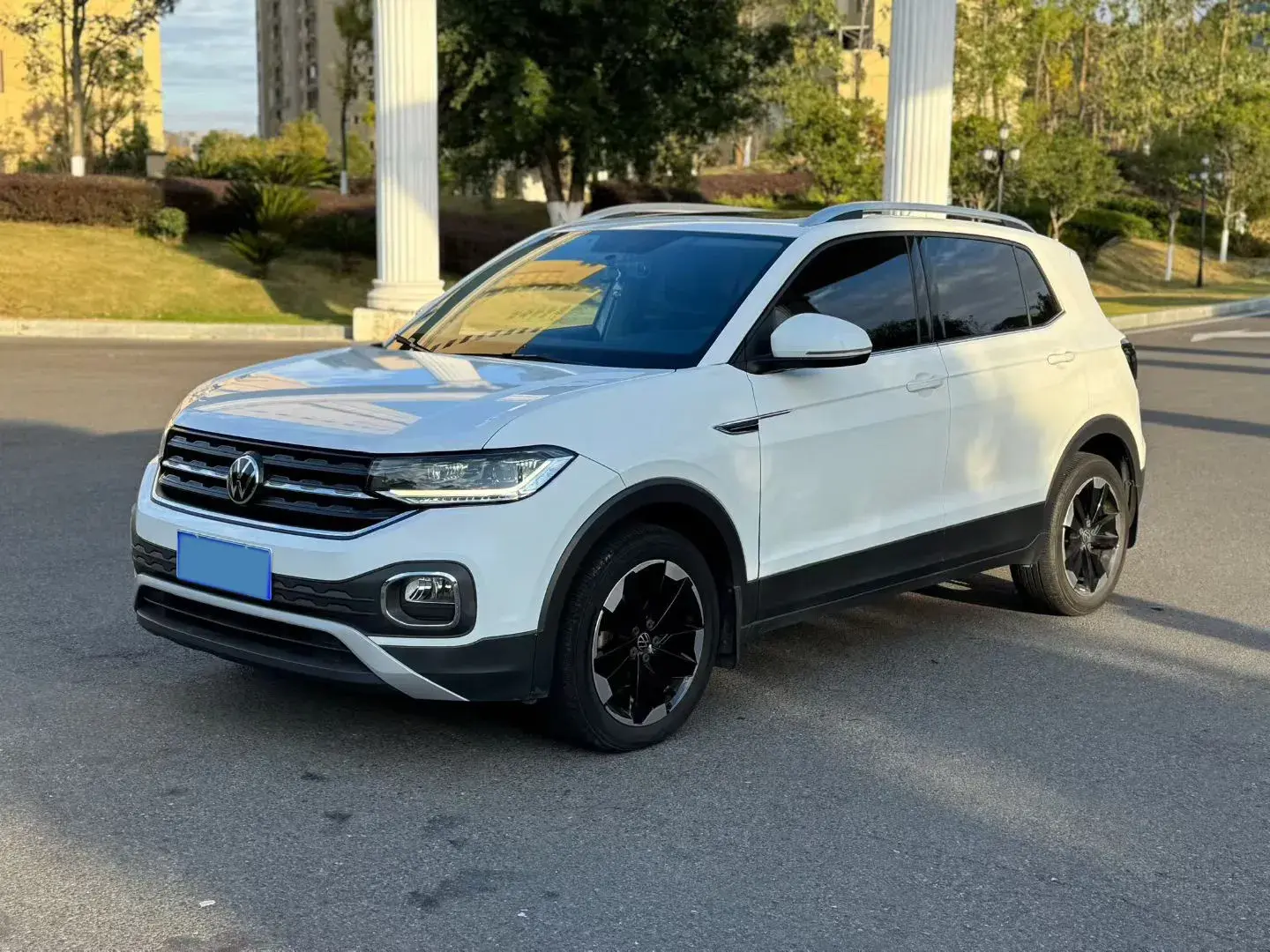 2020 VOLKSWAGEN TACQUA view 1