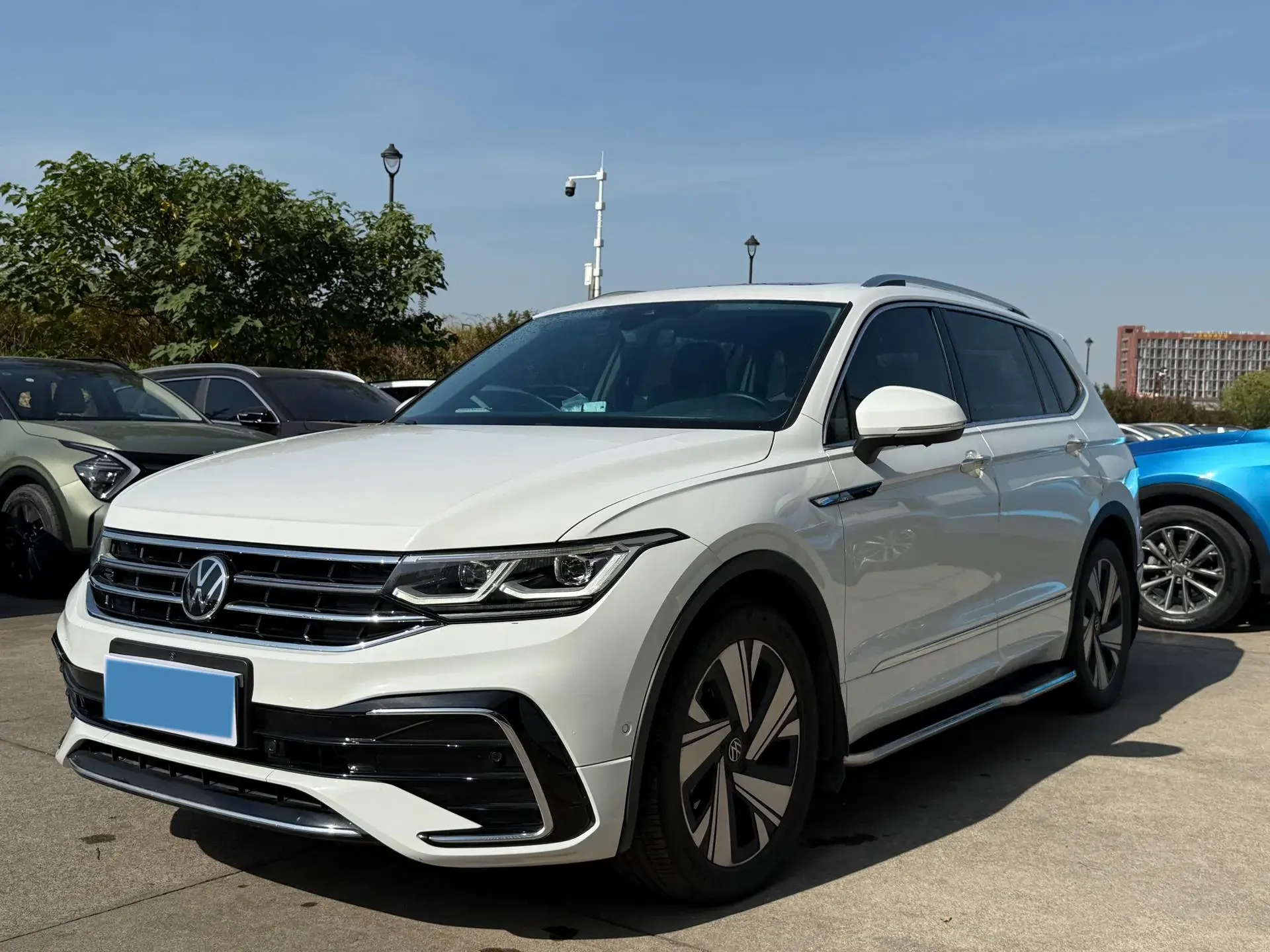 2023 VOLKSWAGEN TIGUAN view 1
