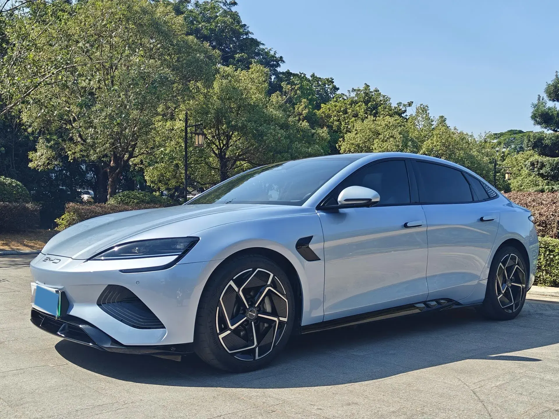 2022 BYD SEAL view 1