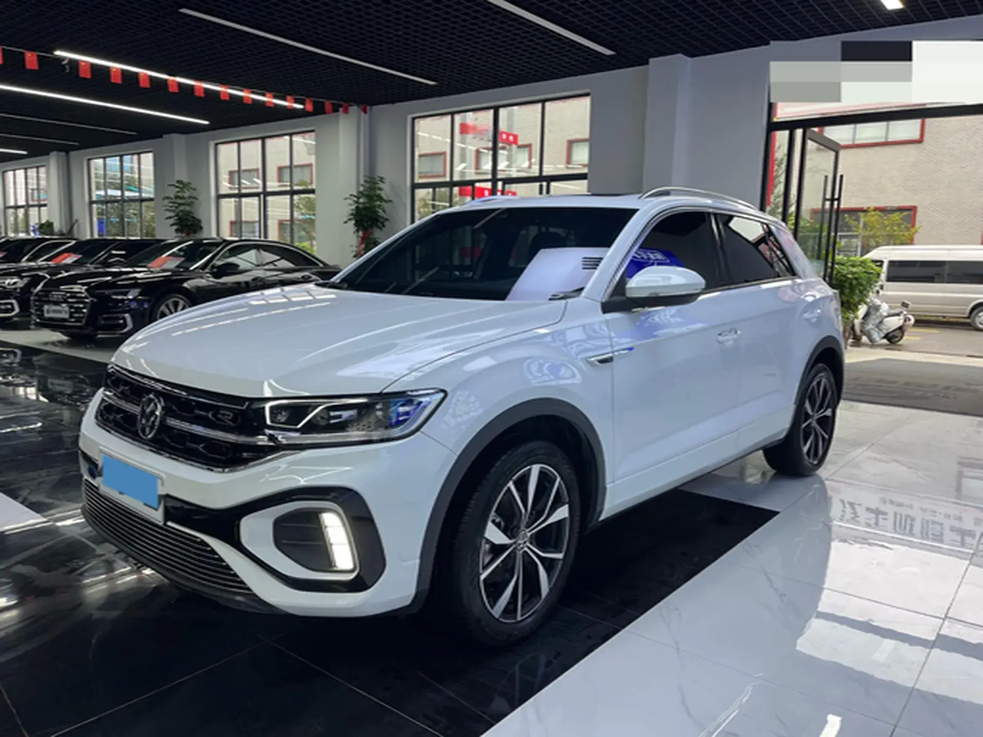 2023 VOLKSWAGEN T-ROC view 1