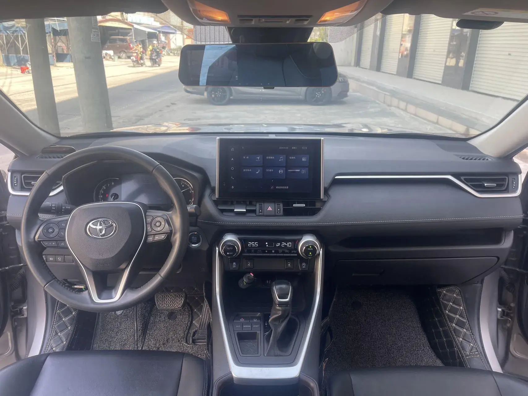 2021 TOYOTA RAV4 thumbnail 3