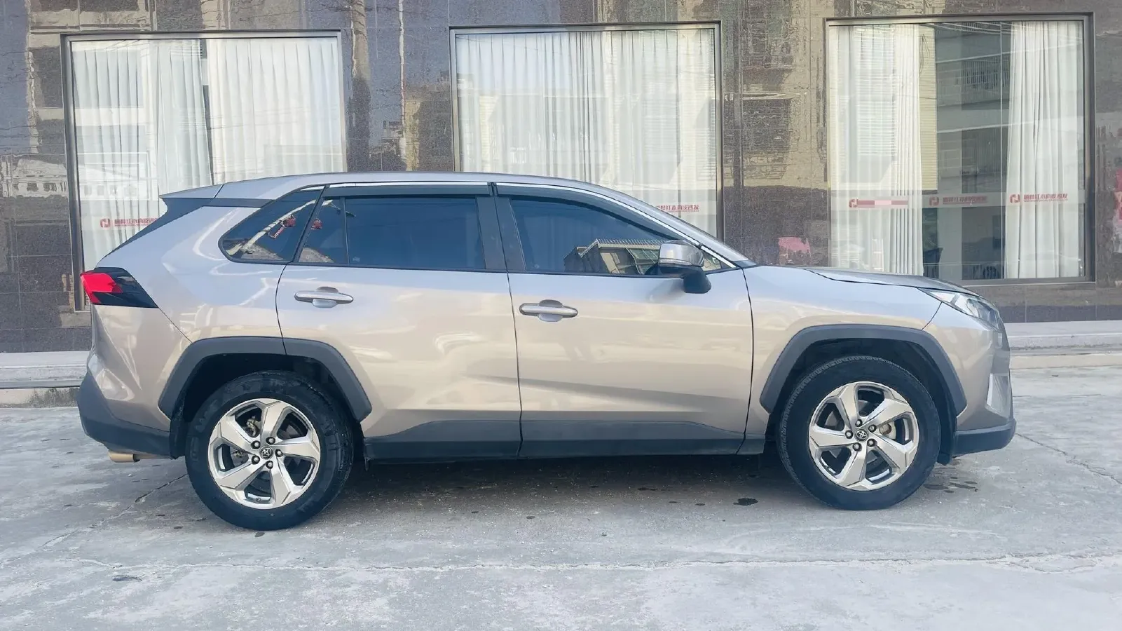 2021 Toyota RAV4 2.0L 171HP L4 CVT,autocango,china used car exporter,china ev exporter,chinese used car exporter,chinese used ev exporter