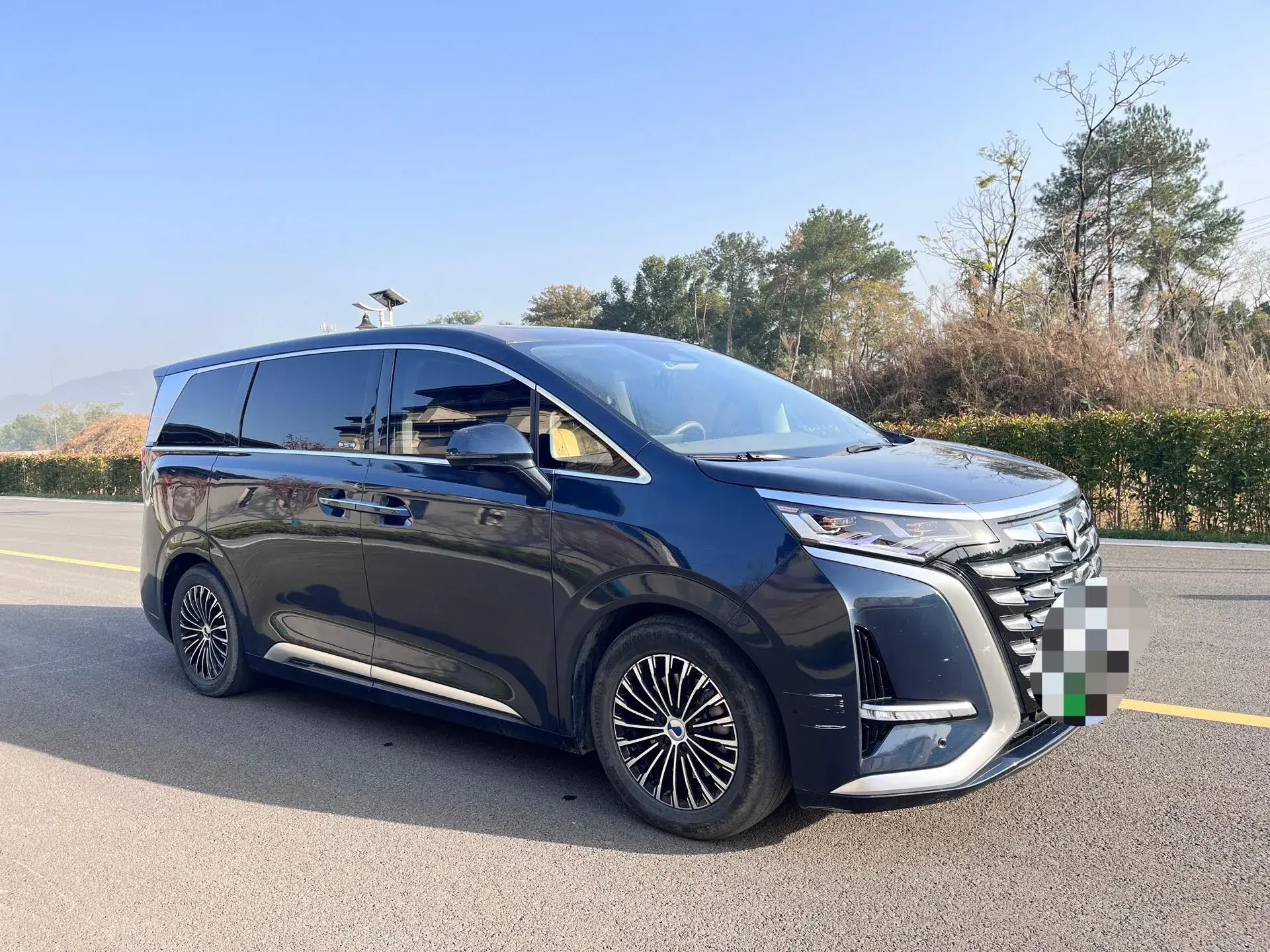 2022 DENZA D9 thumbnail 3