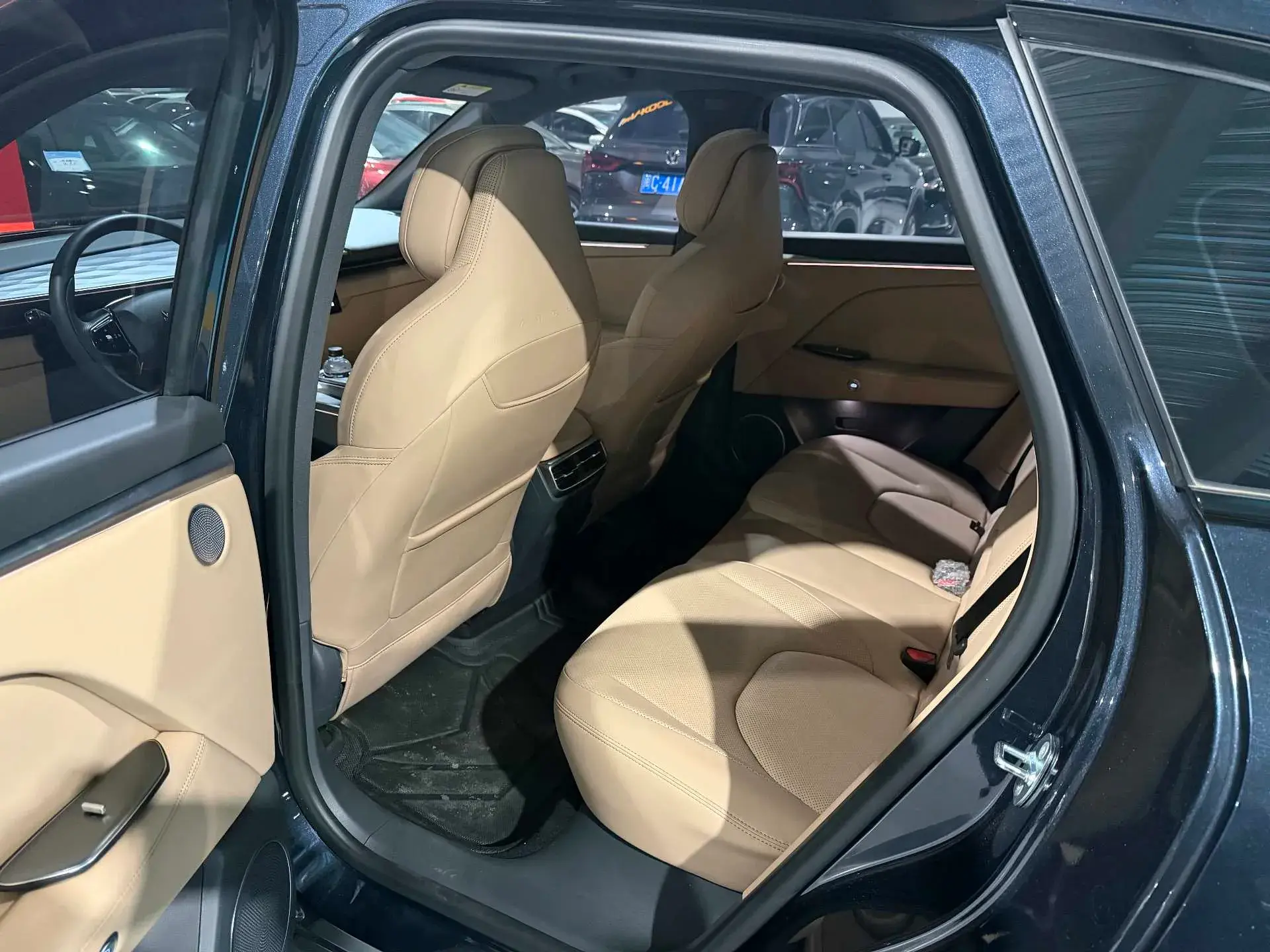 2025 ARCFOX ΑT5 thumbnail 3