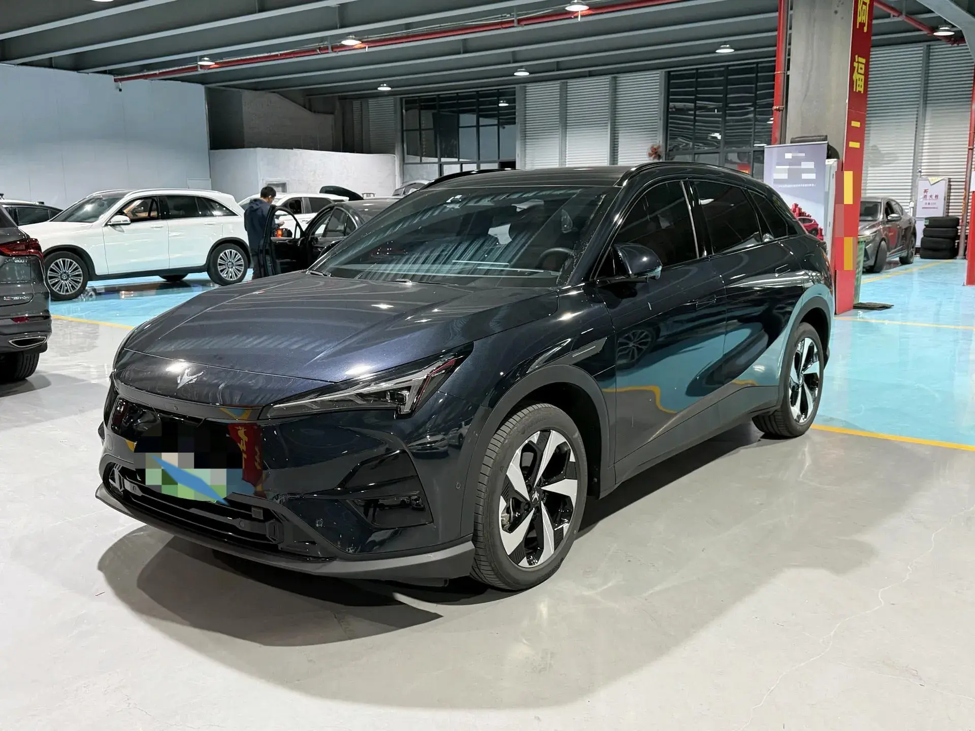 2025 ARCFOX ΑT5 view 1