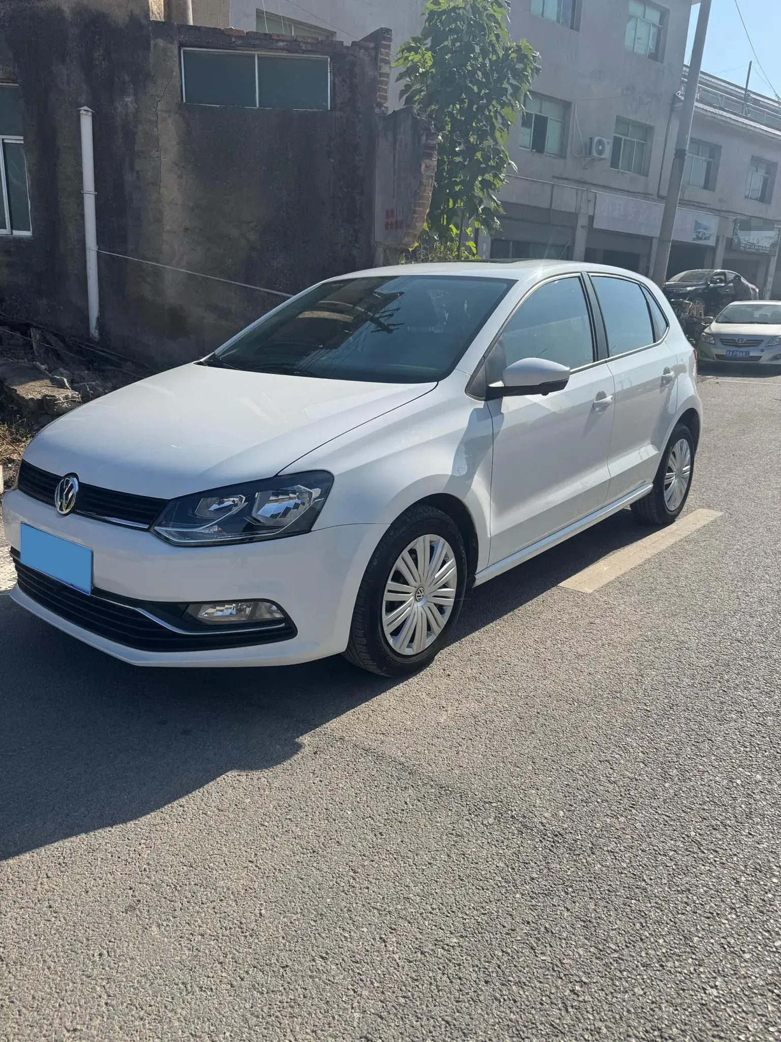 2018 VOLKSWAGEN POLO view 1
