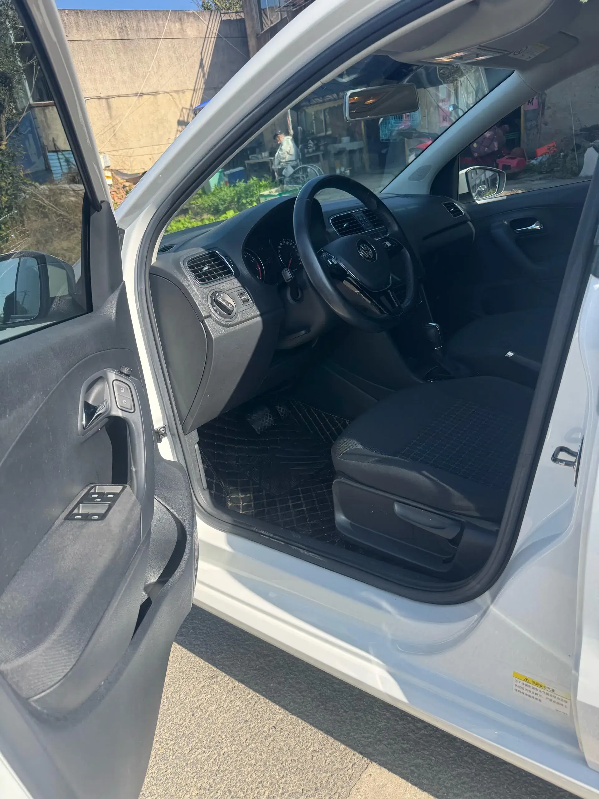 2018 VOLKSWAGEN POLO thumbnail 3