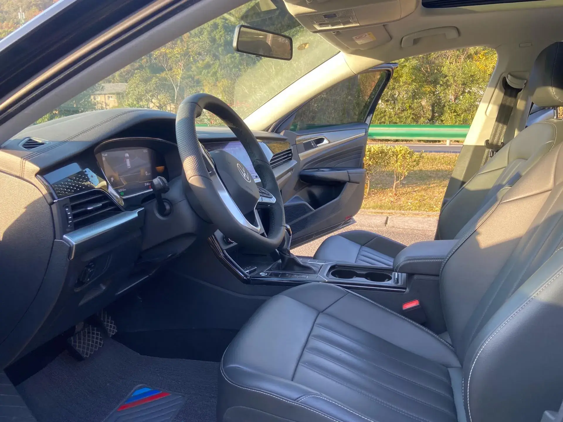 2022 VOLKSWAGEN PASSAT thumbnail 4