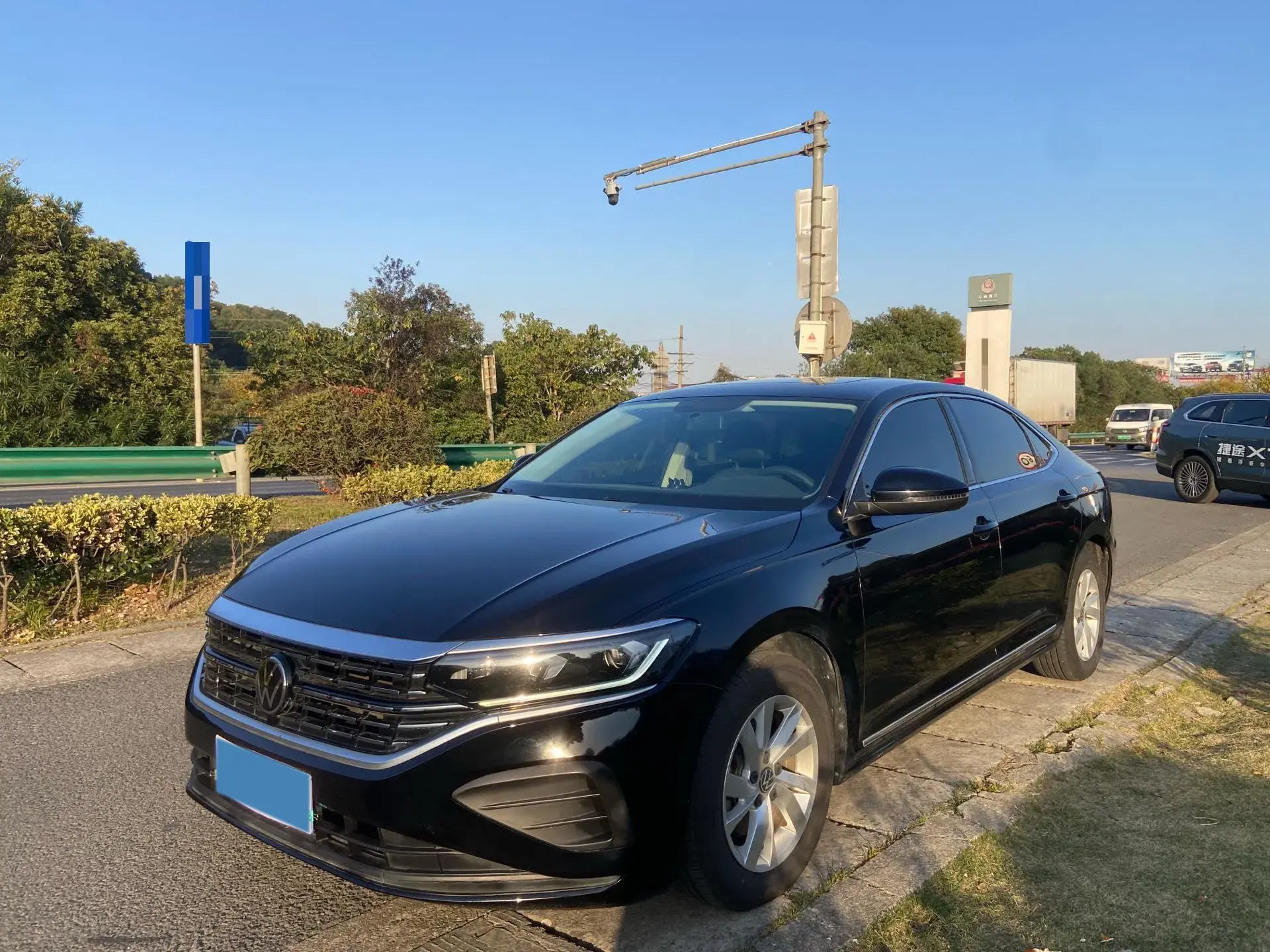 2022 VOLKSWAGEN PASSAT view 1