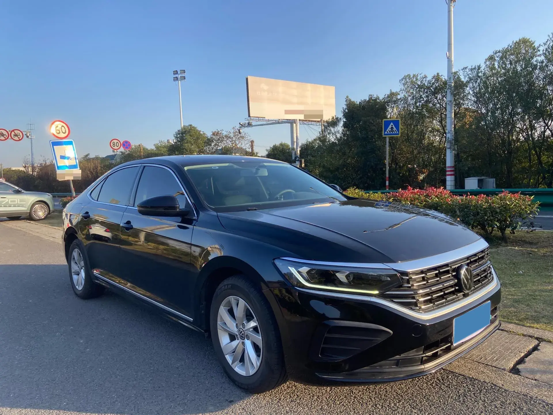 2022 VOLKSWAGEN PASSAT thumbnail 2