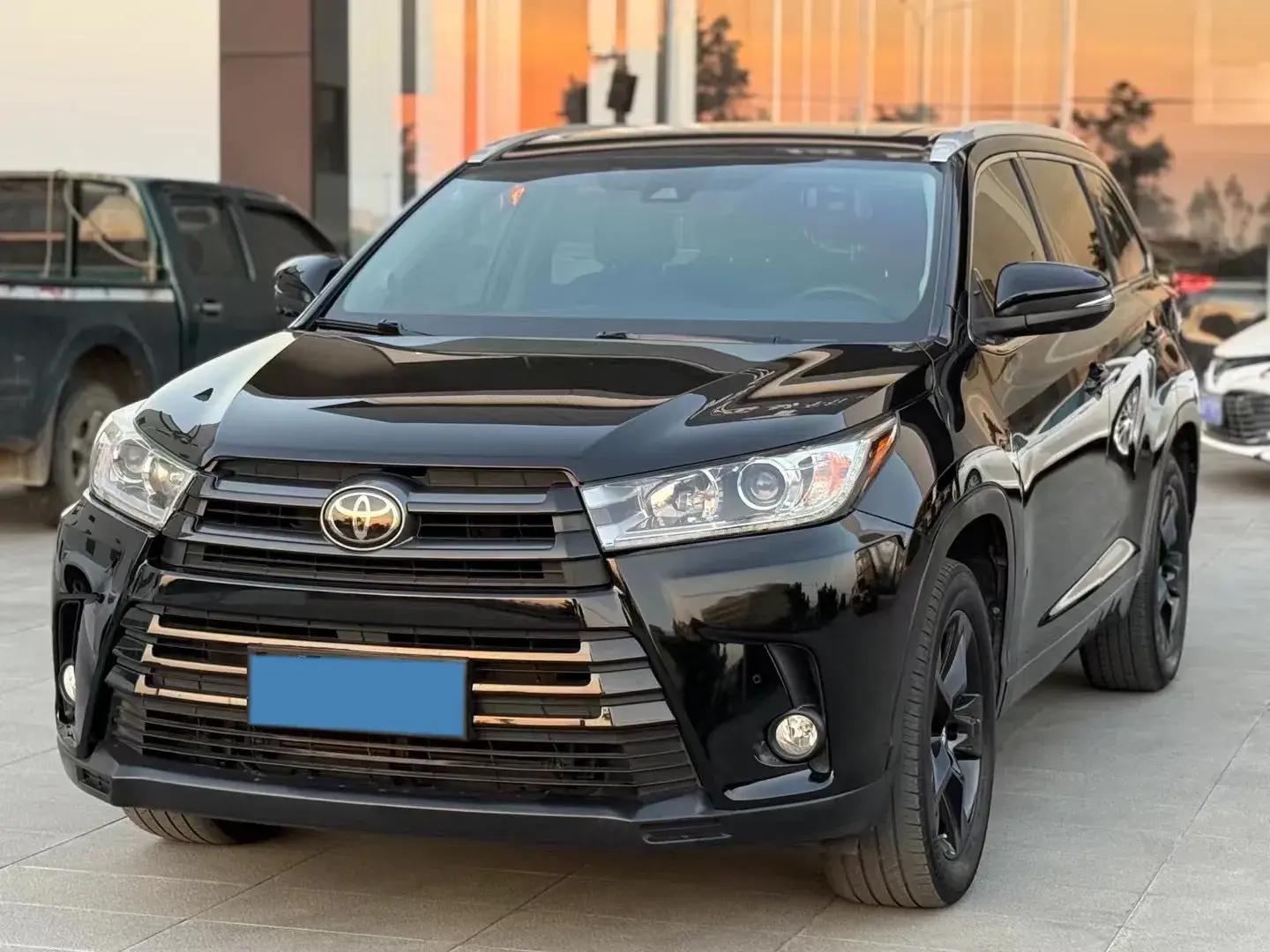 2018 TOYOTA HIGHLANDER view 1