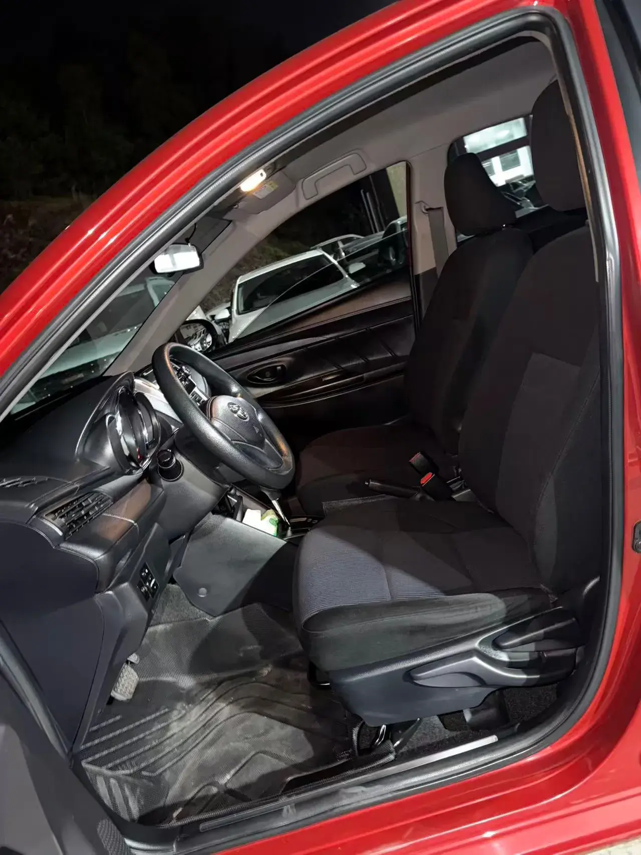 2017 TOYOTA YARIS thumbnail 3