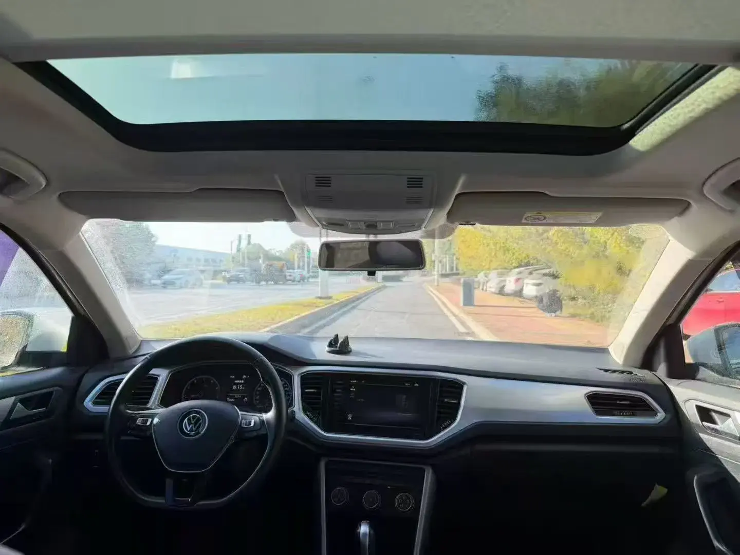 2022 VOLKSWAGEN T-ROC thumbnail 2