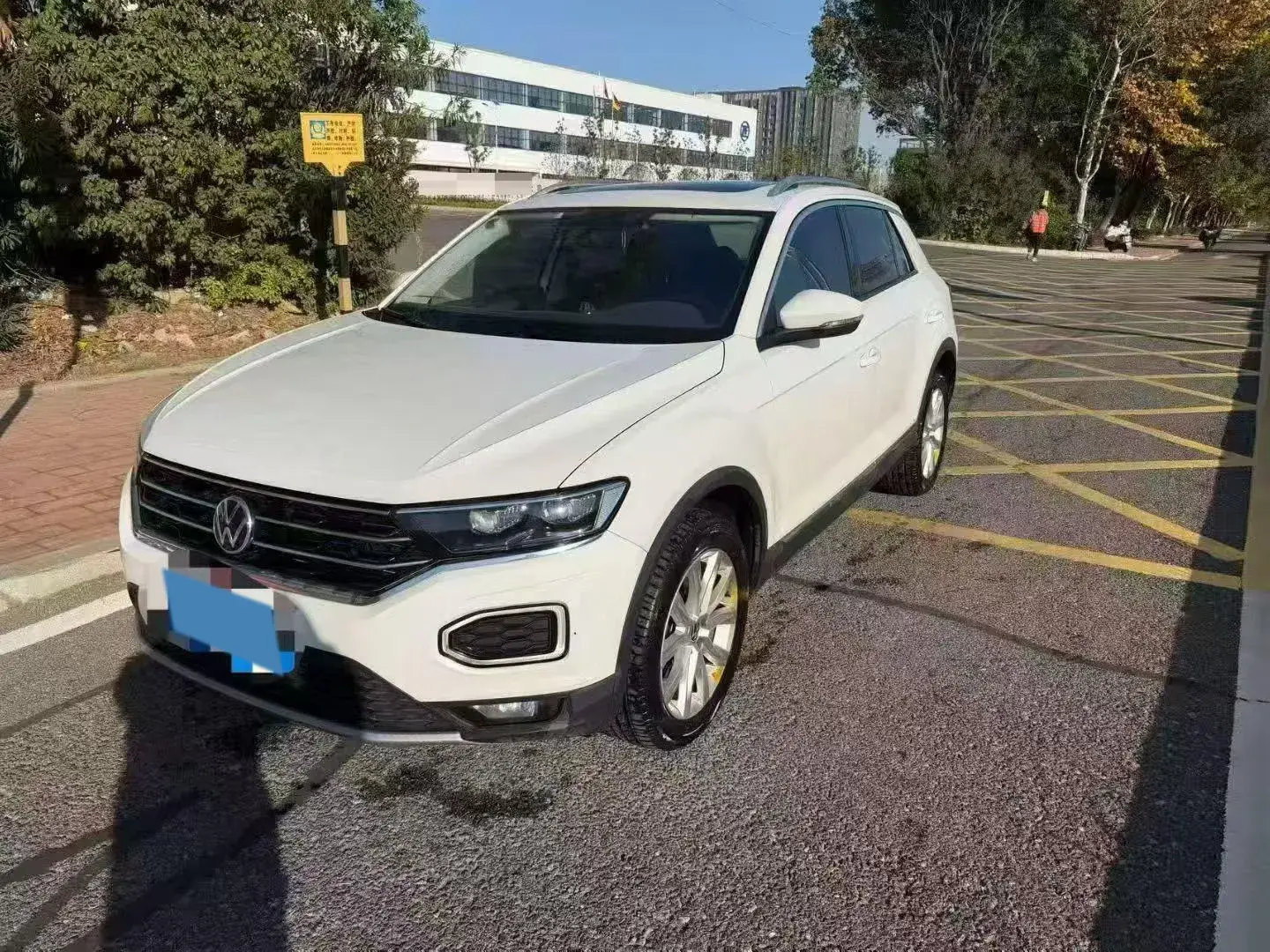 2022 VOLKSWAGEN T-ROC view 1