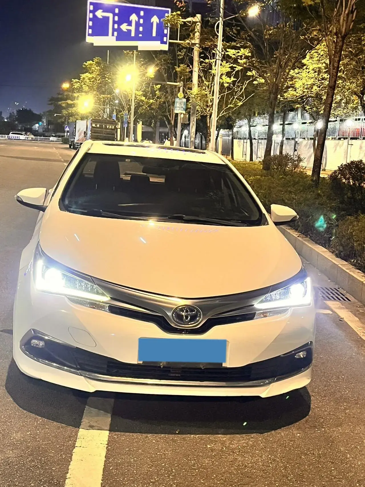 2018 TOYOTA COROLLA thumbnail 2