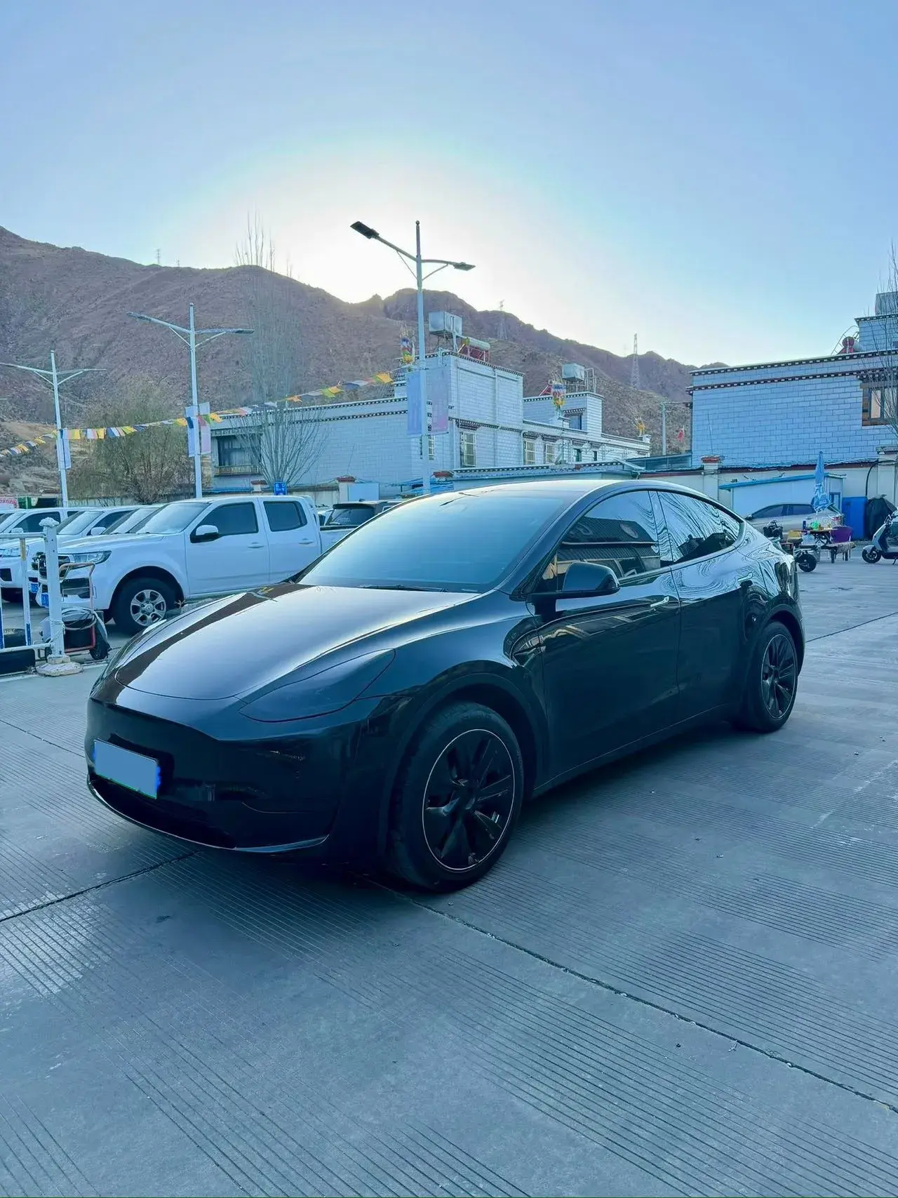 2022 TESLA MODEL view 1