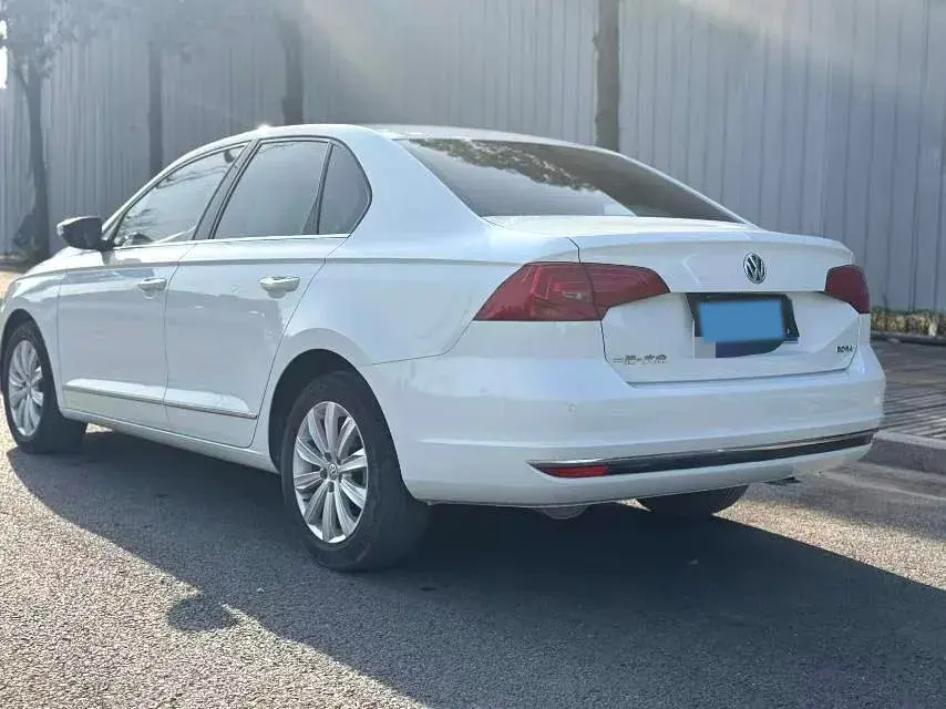 2018 VOLKSWAGEN BORA thumbnail 4