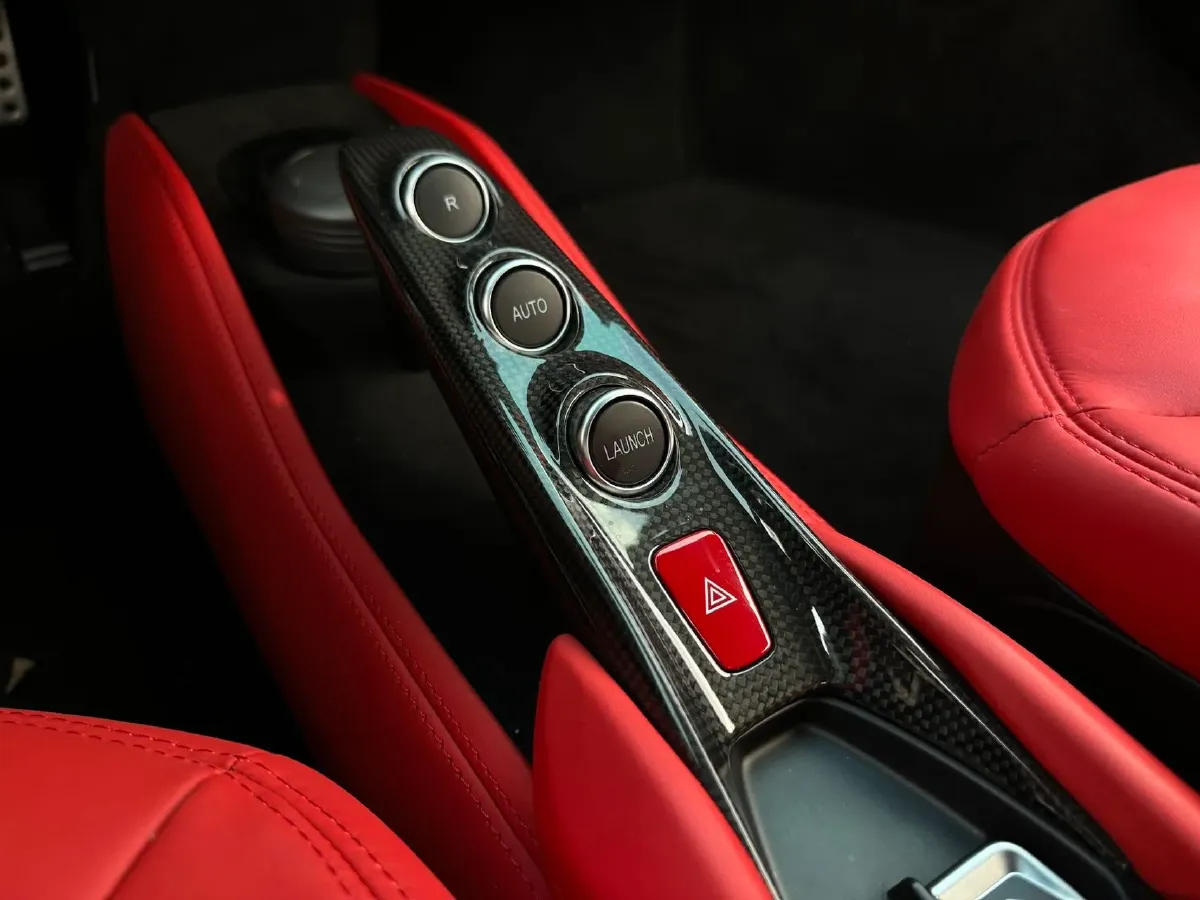 2019 Ferrari F8 3.9T 720HP V8 7DCT,autocango,china used car exporter,china ev exporter,chinese used car exporter,chinese used ev exporter