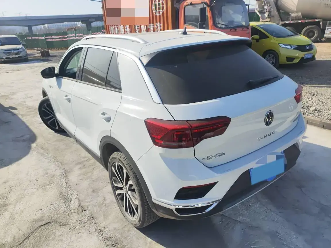 2022 VOLKSWAGEN T-ROC thumbnail 3