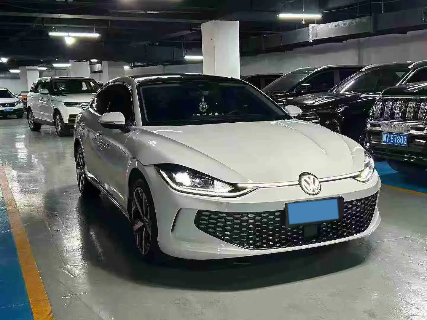 2025 VOLKSWAGEN LAMANDO thumbnail 3