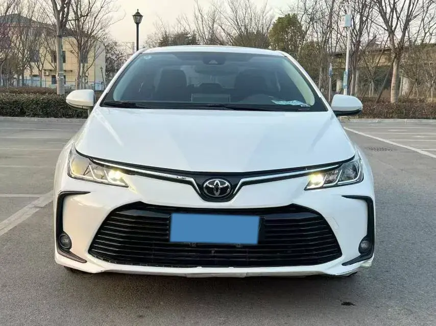 2019 TOYOTA COROLLA thumbnail 2