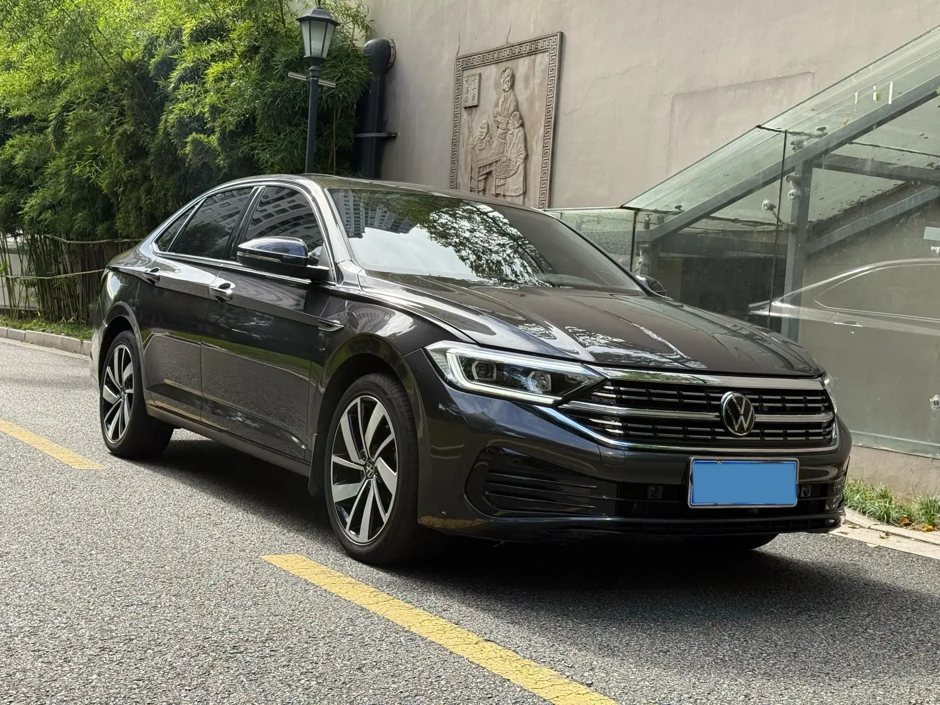 2024 VOLKSWAGEN SAGITAR thumbnail 3