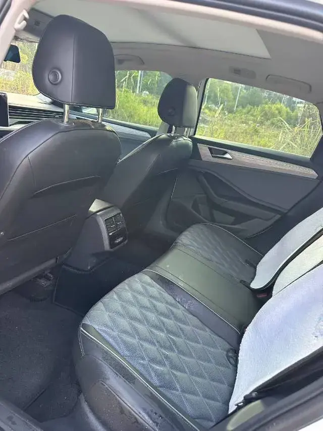 2024 VOLKSWAGEN SAGITAR thumbnail 4